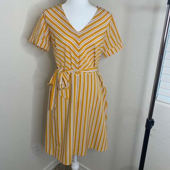Yellow junior dresses - Picture 4 of 7